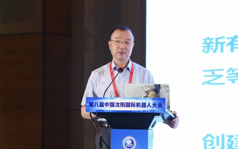 9.國家智能制造專家委員會委員郝玉成作題為《加快智能機器人高質(zhì)量發(fā)展 構建智能裝備現(xiàn)代產(chǎn)業(yè)體系》的主旨演講（2）_副本.jpg