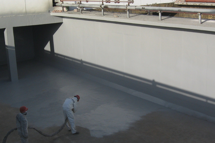 工業水池聚脲防腐噴涂機現狀(圖1)