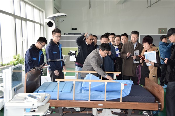 遼寧省老齡產(chǎn)業(yè)協(xié)會(huì)組織專家、企業(yè)代表蒞臨新松參觀考察